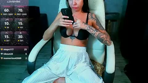 Snapshot of _sweet_ruby_ chatting on 05.11.26 Milana welcome to my world online show from 05.11.26