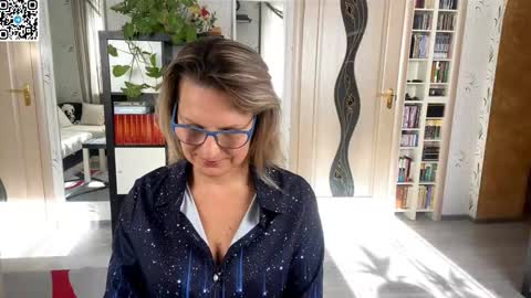 Snapshot of _sweetieray_ chatting on 10.23.25 Daria online show from 10.23.25