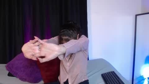    online show from 02.10.25