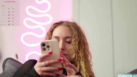 Snapshot of _taylor_swift chatting on 01.14.25 Taylor online show from 01.14.25