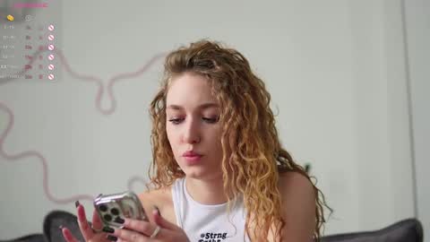 Snapshot of _taylor_swift chatting on 02.22.25 Taylor online show from 02.22.25