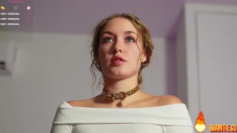 Snapshot of _taylor_swift chatting on 10.11.25 Taylor online show from 10.11.25