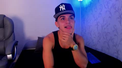 Snapshot of _taylorblack chatting on 12.18.25 _taylorblack online show from 12.18.25