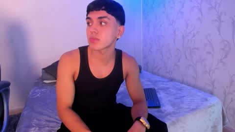 Snapshot of _taylorblack chatting on 12.19.25 _taylorblack online show from 12.19.25