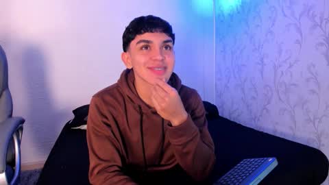 Snapshot of _taylorblack chatting on 12.20.25 _taylorblack online show from 12.20.25