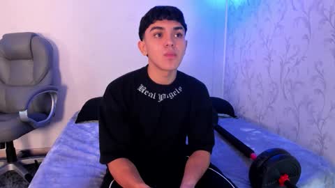 Snapshot of _taylorblack chatting on 12.21.25 _taylorblack online show from 12.21.25