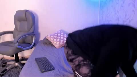 Snapshot of _taylorblack chatting on 12.22.25 _taylorblack online show from 12.22.25