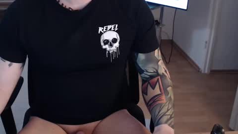 Snapshot of _trythis_ chatting on 11.21.25 _trythis_ online show from 11.21.25