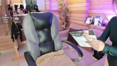 Snapshot of _victoria_collins chatting on 07.05.26 Sol online show from 07.05.26