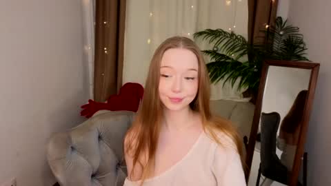 Snapshot of _violet_mills_ chatting on 12.07.24 Violet online show from 12.07.24