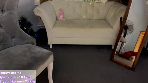 Snapshot of _violet_mills_ chatting on 12.15.24 Violet online show from 12.15.24