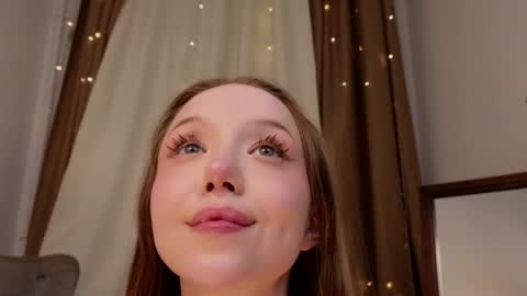 Snapshot of _violet_mills_ chatting on 01.12.25 Violet online show from 01.12.25