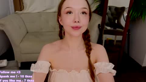 Snapshot of _violet_mills_ chatting on 01.17.25 Violet online show from 01.17.25