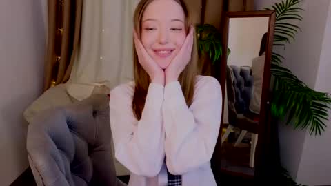 Snapshot of _violet_mills_ chatting on 02.21.25 Violet online show from 02.21.25