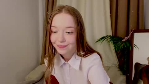 Snapshot of _violet_mills_ chatting on 02.23.25 Violet online show from 02.23.25