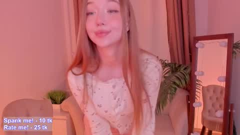 Snapshot of _violet_mills_ chatting on 10.22.25 Violet online show from 10.22.25