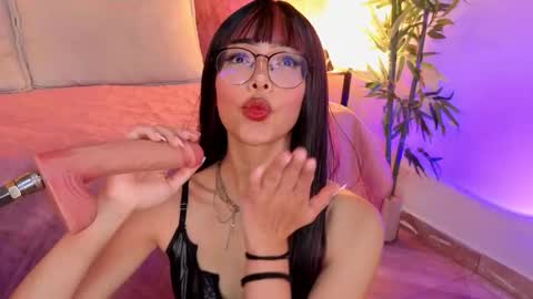 Snapshot of _viollettenoir_ chatting on 02.17.26 online show from 02.17.26