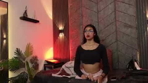 Snapshot of _viollettenoir_ chatting on 04.18.26 online show from 04.18.26