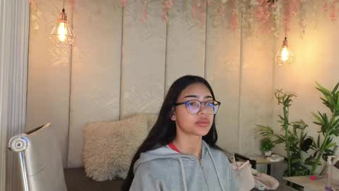 Snapshot of _viollettenoir_ chatting on 04.26.26 online show from 04.26.26