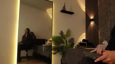 Snapshot of _viollettenoir_ chatting on 04.29.26 online show from 04.29.26