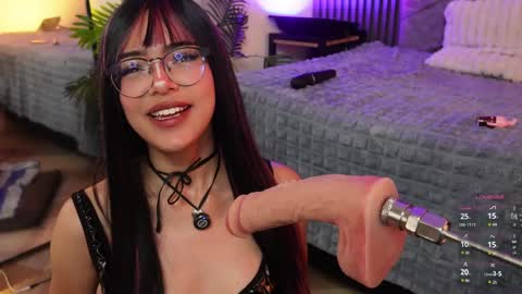 Snapshot of _viollettenoir_ chatting on 05.15.26 online show from 05.15.26
