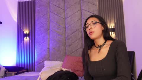 Snapshot of _viollettenoir_ chatting on 05.16.26 online show from 05.16.26