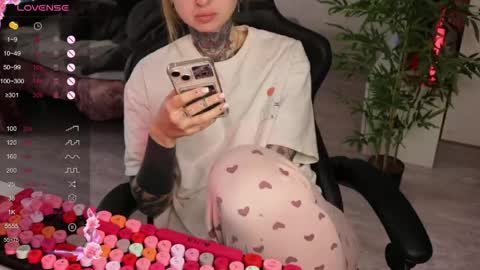 Snapshot of _viv1an_ chatting on 05.03.26 Alis online show from 05.03.26