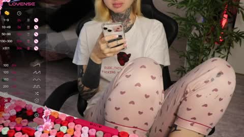 Snapshot of _viv1an_ chatting on 05.08.26 Alis online show from 05.08.26