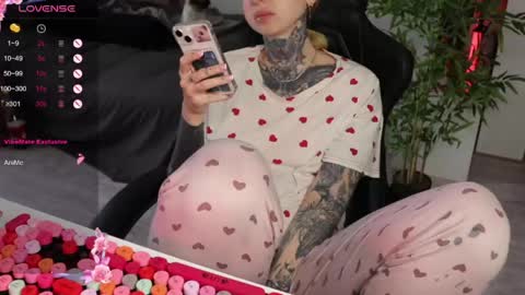 Snapshot of _viv1an_ chatting on 05.17.26 Alis online show from 05.17.26