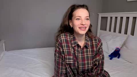 Snapshot of _wild_beauty_ chatting on 11.07.25 _wild_beauty_ online show from 11.07.25