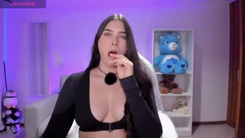 Snapshot of _wtdreamgirl chatting on 06.04.26 Luisa online show from 06.04.26