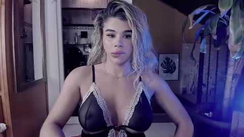 Snapshot of _xcherrycrushx_ chatting on 02.28.25 Nadien online show from 02.28.25