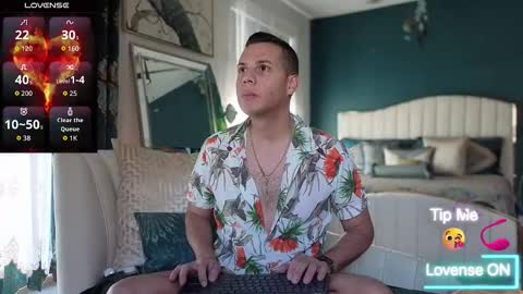 Snapshot of _xsebxx chatting on 11.17.25 Sebastian online show from 11.17.25