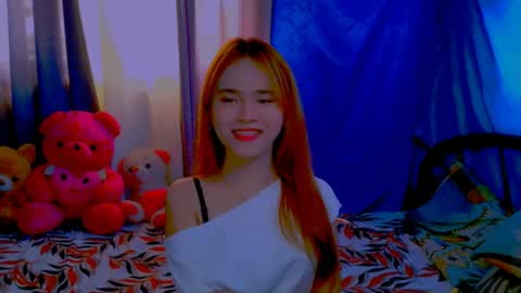 Snapshot of _xxlilly chatting on 05.19.26 _xxlilly online show from 05.19.26