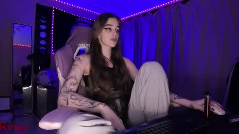 Snapshot of _yourwetdreams_ chatting on 02.13.26 Roxy online show from 02.13.26