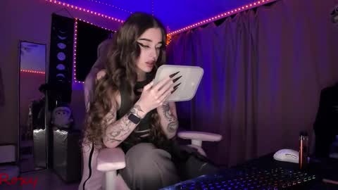 Snapshot of _yourwetdreams_ chatting on 02.27.26 Roxy online show from 02.27.26