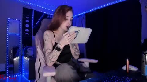 Snapshot of _yourwetdreams_ chatting on 06.20.26 Roxy online show from 06.20.26