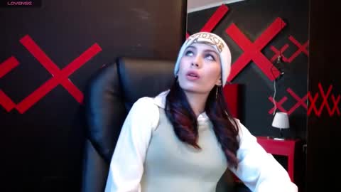 Yuyi online show from 02.10.25