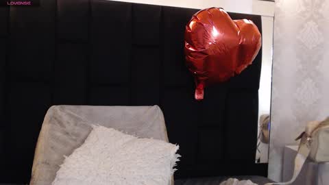 Yuyi online show from 02.16.25