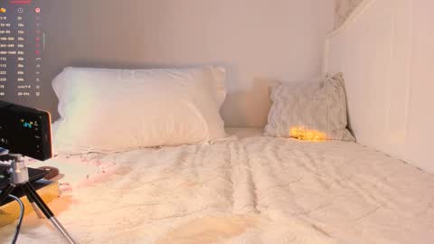 Snapshot of a1l3na_al3 chatting on 09.15.25   Alena  online show from 09.15.25