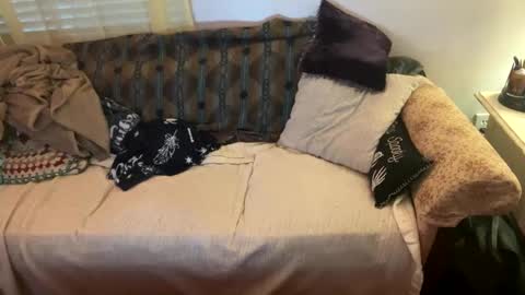 Snapshot of a_may_zingt chatting on 10.09.25 Thesexystoner online show from 10.09.25