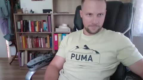 Snapshot of aaaandzzz chatting on 10.20.25 Long distance cumshot online show from 10.20.25