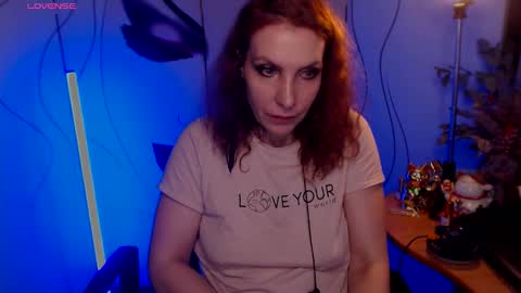 Snapshot of aamazingjoi chatting on 12.17.25 Katie online show from 12.17.25