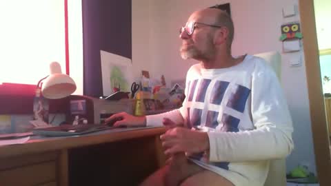 Snapshot of aamigo68 chatting on 12.19.24 Amigo68 online show from 12.19.24