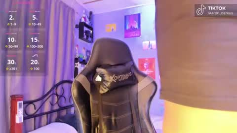 Snapshot of aaron_darkus chatting on 06.18.26 Aaron online show from 06.18.26