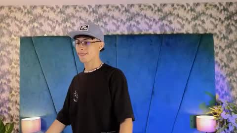 Aaron Ezequiel online show from 09.26.25