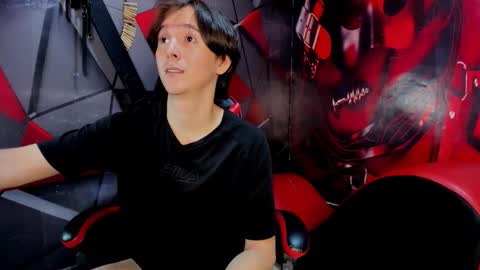 Snapshot of aaron_latinmen2 chatting on 11.29.25 Aaron online show from 11.29.25