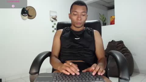 Snapshot of aaronblack1_ chatting on 09.18.25 Heyy my name is Aaron online show from 09.18.25