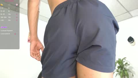 Snapshot of aaronblack1_ chatting on 12.18.25 Heyy my name is Aaron online show from 12.18.25