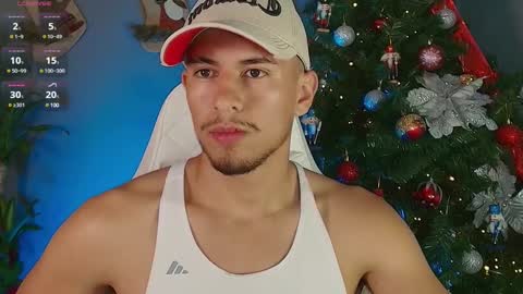 Snapshot of aaronfox_ chatting on 12.08.24 AARON online show from 12.08.24
